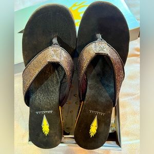 NWT (8) Bronze VOLATILE 3.75" wedge thong sandal. NEVER WORN